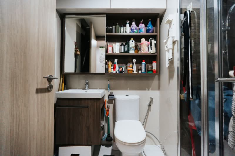 Sol Acres, 8 Choa Chu Kang Grove, 3 Bedrooms, 1,066 sqft, Executive Condominium For Sale, by Ivan Lim, 500179473 - Master Bathroom - PropertyGuru.com.sg