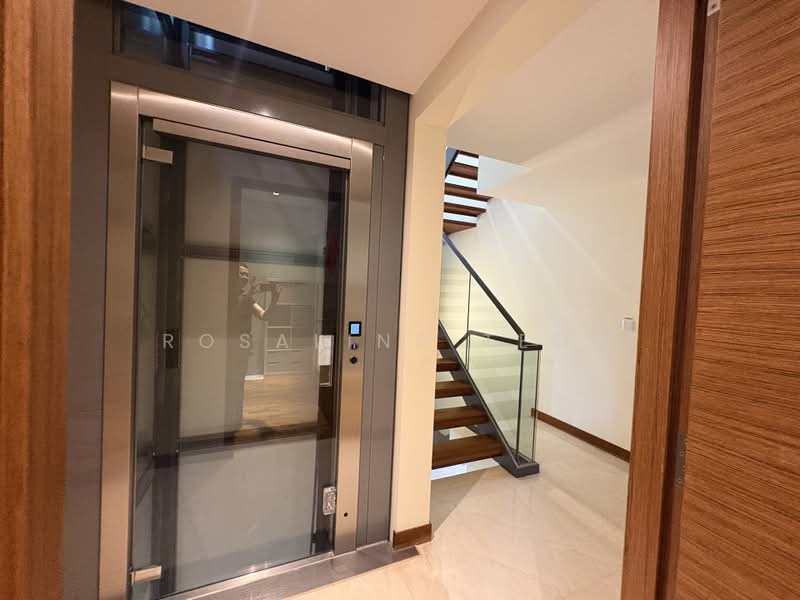 Seahill, West Coast Crescent, 4 Bedrooms, 3,649 sqft, Cluster House For Rent, by Rosalind Teow, 500179479 - Private Lift - PropertyGuru.com.sg