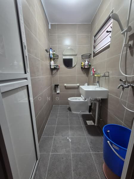393 Tampines Avenue 7, 393 Tampines Avenue 7, Room Rental, 120 sqft, HDB Flat For Rent, by Hong Chew, 500179484 - Bathroom - PropertyGuru.com.sg