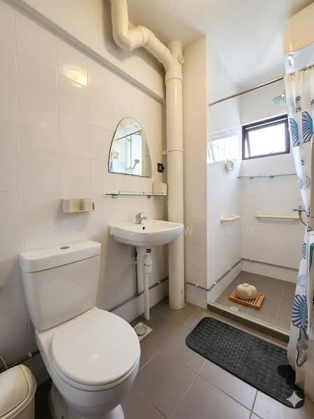 542 Bukit Batok Street 52, 542 Bukit Batok Street 52, 3 Bedrooms, 1,572 sqft, HDB Flat For Sale, by Gerald Wang, 500179485 - Bathroom - PropertyGuru.com.sg