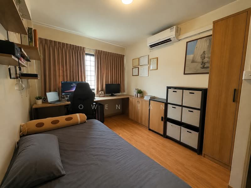 290 Choa Chu Kang Avenue 3, 290 Choa Chu Kang Avenue 3, 3 Bedrooms, 1,119 sqft, HDB Flat For Sale, by Owen Tan, 500179487 - Common Bedroom (Image is AI-decluttered) - PropertyGuru.com.sg