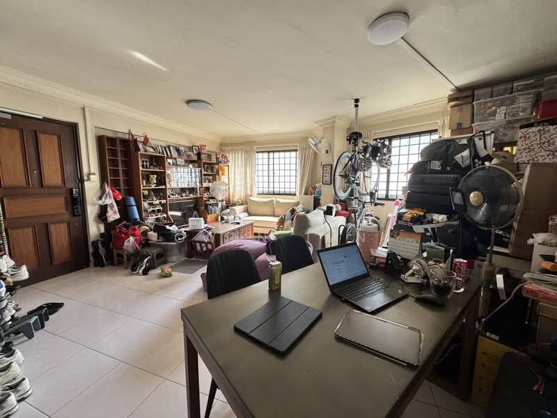 290 Choa Chu Kang Avenue 3, 290 Choa Chu Kang Avenue 3, 3 Bedrooms, 1,119 sqft, HDB Flat For Sale, by Owen Tan, 500179487 - Living Room - PropertyGuru.com.sg