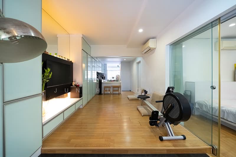 425 Jurong West Avenue 1, 425 Jurong West Avenue 1, 2 Bedrooms, 840 sqft, HDB Flat For Sale, by Jun Hui Quah, 500179494 - Living Room - PropertyGuru.com.sg