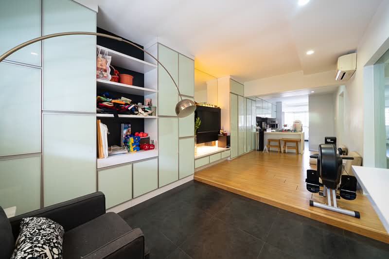 425 Jurong West Avenue 1, 425 Jurong West Avenue 1, 2 Bedrooms, 840 sqft, HDB Flat For Sale, by Jun Hui Quah, 500179494 - Living Room - PropertyGuru.com.sg