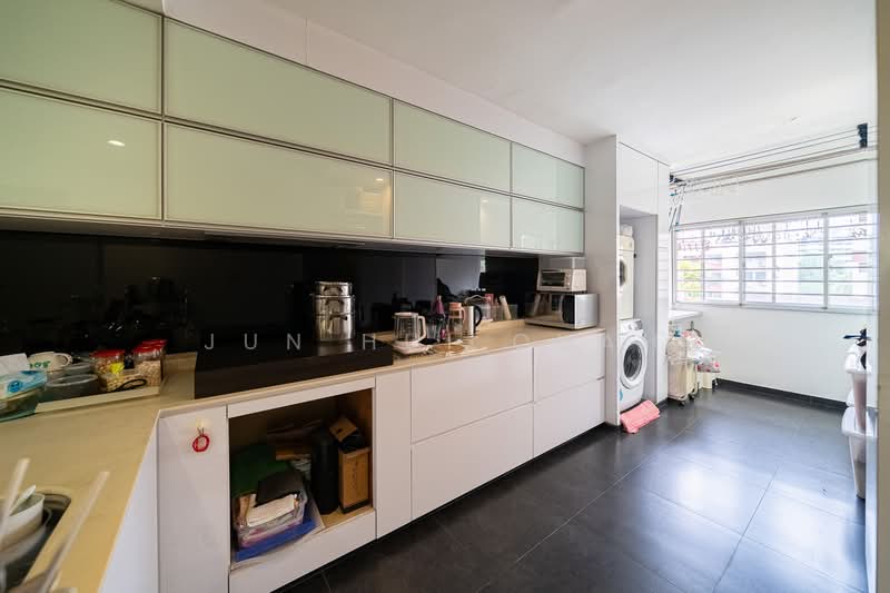 425 Jurong West Avenue 1, 425 Jurong West Avenue 1, 2 Bedrooms, 840 sqft, HDB Flat For Sale, by Jun Hui Quah, 500179494 - Kitchen - PropertyGuru.com.sg