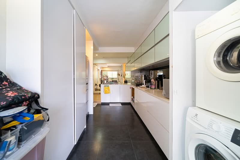 425 Jurong West Avenue 1, 425 Jurong West Avenue 1, 2 Bedrooms, 840 sqft, HDB Flat For Sale, by Jun Hui Quah, 500179494 - Kitchen - PropertyGuru.com.sg