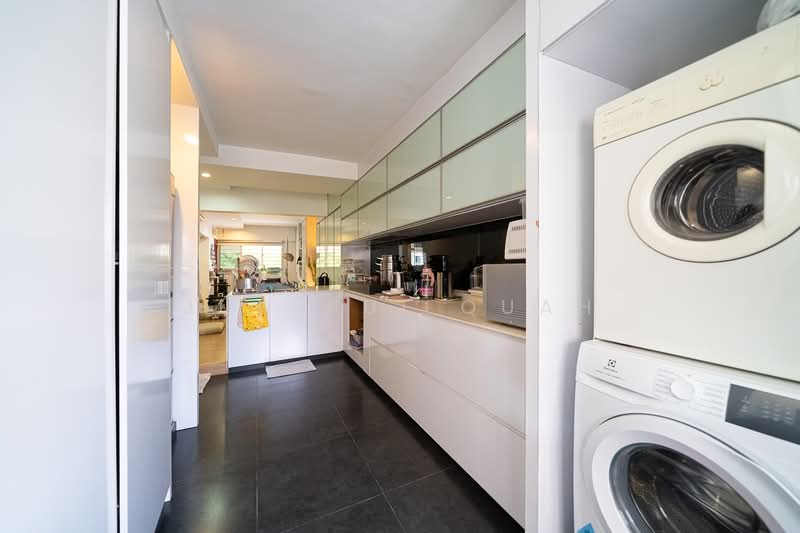 425 Jurong West Avenue 1, 425 Jurong West Avenue 1, 2 Bedrooms, 840 sqft, HDB Flat For Sale, by Jun Hui Quah, 500179494 - Kitchen - PropertyGuru.com.sg