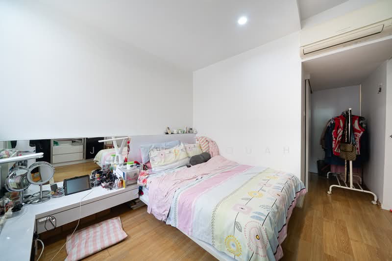 425 Jurong West Avenue 1, 425 Jurong West Avenue 1, 2 Bedrooms, 840 sqft, HDB Flat For Sale, by Jun Hui Quah, 500179494 - Bedroom - PropertyGuru.com.sg