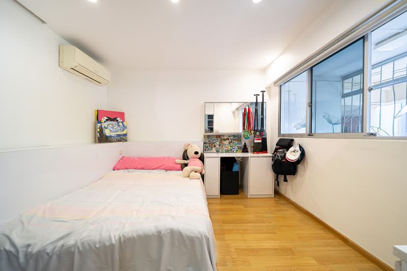 425 Jurong West Avenue 1, 425 Jurong West Avenue 1, 2 Bedrooms, 840 sqft, HDB Flat For Sale, by Jun Hui Quah, 500179494 - Bedroom - PropertyGuru.com.sg