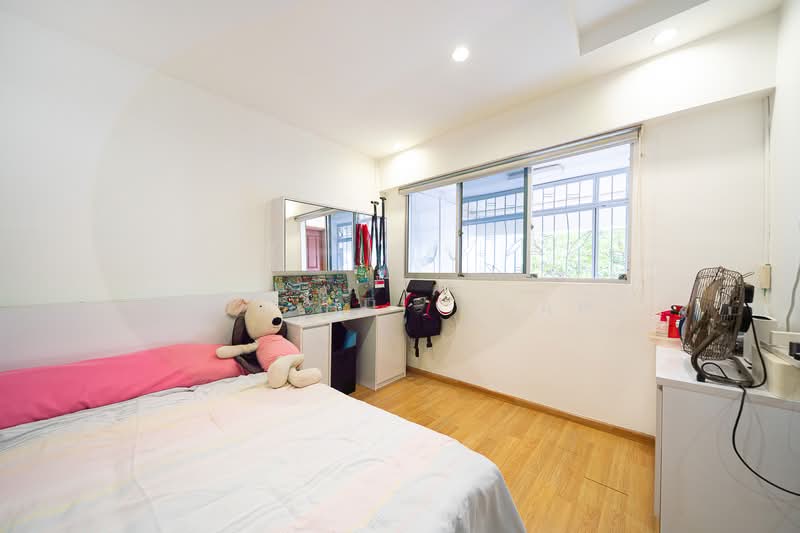 425 Jurong West Avenue 1, 425 Jurong West Avenue 1, 2 Bedrooms, 840 sqft, HDB Flat For Sale, by Jun Hui Quah, 500179494 - Bedroom - PropertyGuru.com.sg