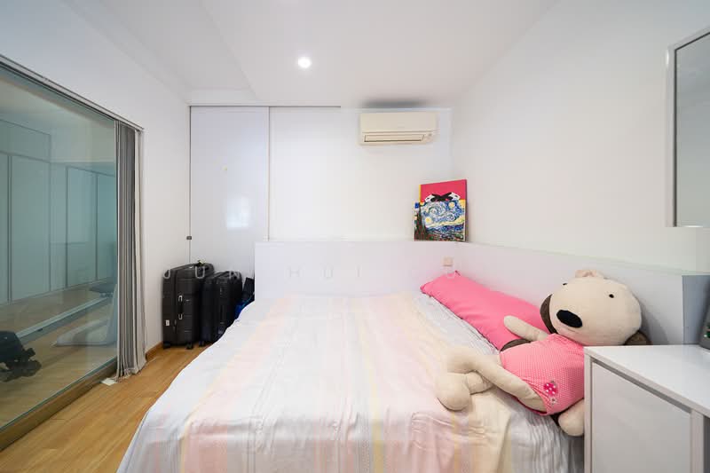 425 Jurong West Avenue 1, 425 Jurong West Avenue 1, 2 Bedrooms, 840 sqft, HDB Flat For Sale, by Jun Hui Quah, 500179494 - Bedroom - PropertyGuru.com.sg