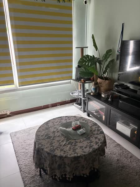 424D Yishun Avenue 11, 424D Yishun Avenue 11, 2 Bedrooms, 720 sqft, HDB Flat For Sale, by Ahmad Ibrahim, 500179498 - Living Room - PropertyGuru.com.sg