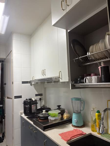 424D Yishun Avenue 11, 424D Yishun Avenue 11, 2 Bedrooms, 720 sqft, HDB Flat For Sale, by Ahmad Ibrahim, 500179498 - Kitchen - PropertyGuru.com.sg