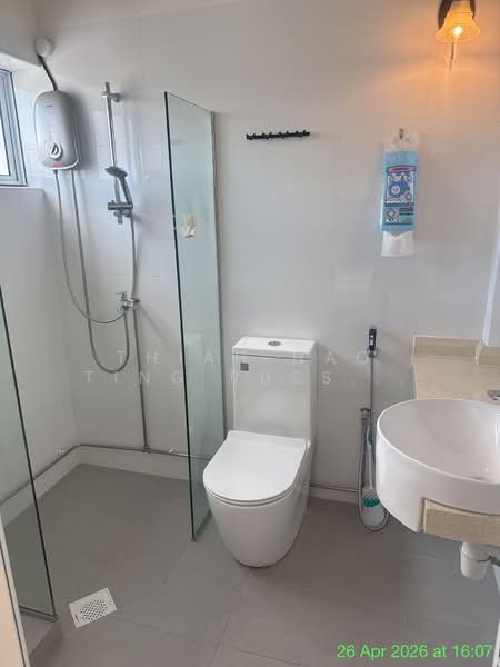 Lucky Plaza, 304 Orchard Road, Room Rental, 130 sqft, Apartment For Rent, by Thiah Hao Ting Russell Baligod, 500179500 - Bathroom - PropertyGuru.com.sg