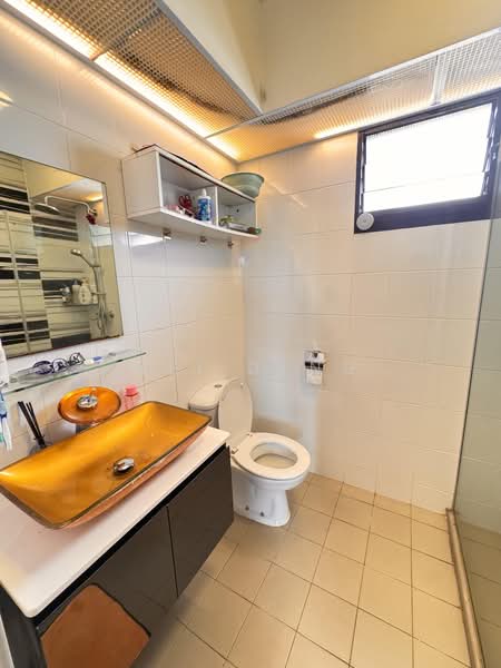 550A Segar Road, 550A Segar Road, 3 Bedrooms, 990 sqft, HDB Flat For Sale, by WEI DENG, 500179501 - Bathroom - PropertyGuru.com.sg