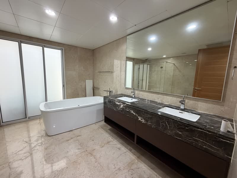 The Sail @ Marina Bay, 6 Marina Boulevard, 4 Bedrooms, 5,834 sqft, Condominium For Sale, by Connie Chai, 500179520 - Bathroom - PropertyGuru.com.sg