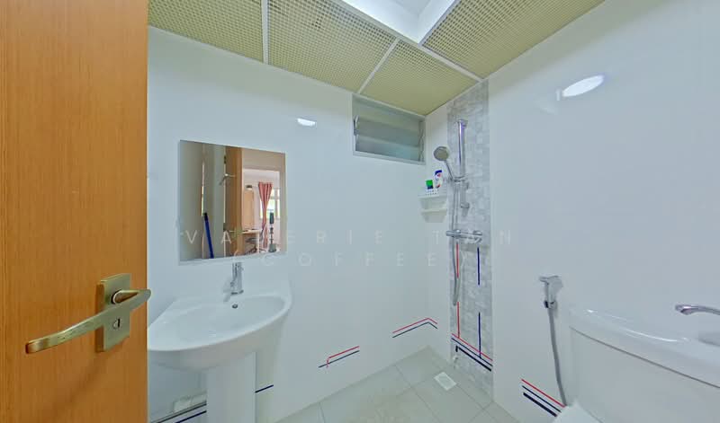 365B Sembawang Crescent, 365B Sembawang Crescent, 3 Bedrooms, 1,001 sqft, HDB Flat For Sale, by Valerie Tan (Coffee), 500179527 - Bathroom - PropertyGuru.com.sg