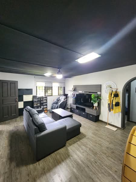 472 Ang Mo Kio Avenue 10, 472 Ang Mo Kio Avenue 10, 3 Bedrooms, 990 sqft, HDB Flat For Sale, by Wells Lim, 500179532 - Living Room - PropertyGuru.com.sg
