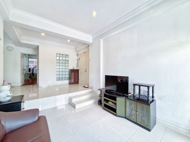 Lakepoint Condo, 2 Lakepoint Drive, 2 Bedrooms, 915 sqft, Condominium For Sale, by Michelle Koo, 500179535 - Living Room - PropertyGuru.com.sg