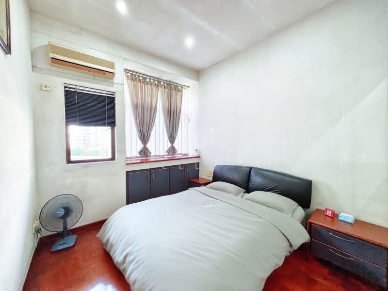 Lakepoint Condo, 2 Lakepoint Drive, 2 Bedrooms, 915 sqft, Condominium For Sale, by Michelle Koo, 500179535 - Bedroom - PropertyGuru.com.sg