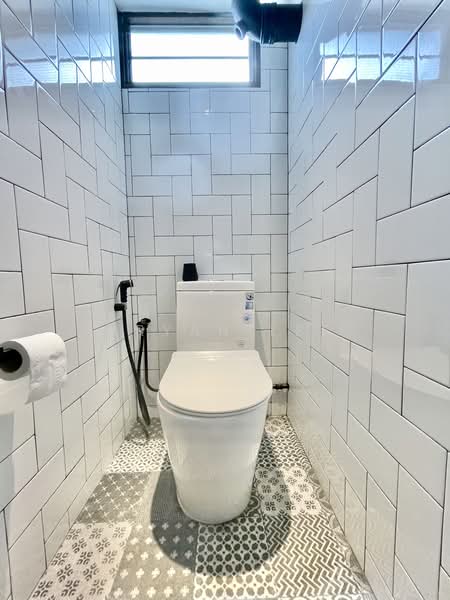 205 Toa Payoh North, 205 Toa Payoh North, 3 Bedrooms, 818 sqft, HDB Flat For Sale, by Bryan Lee, 500179553 - Bathroom - PropertyGuru.com.sg
