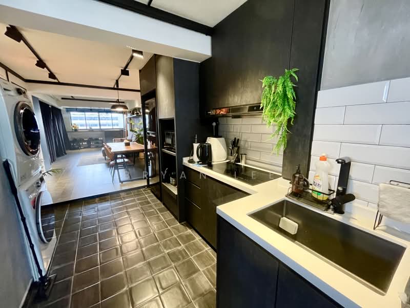 205 Toa Payoh North, 205 Toa Payoh North, 3 Bedrooms, 818 sqft, HDB Flat For Sale, by Bryan Lee, 500179553 - Kitchen - PropertyGuru.com.sg