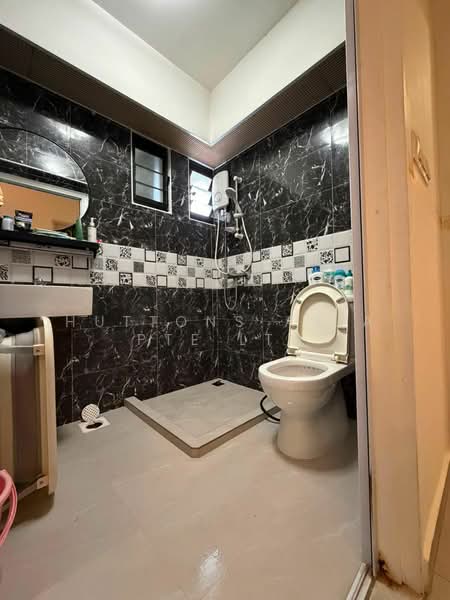 259A Punggol Field, 259A Punggol Field, 3 Bedrooms, 1,001 sqft, HDB Flat For Sale, by Jaslyn Tan, 500179559 - Bathroom - PropertyGuru.com.sg
