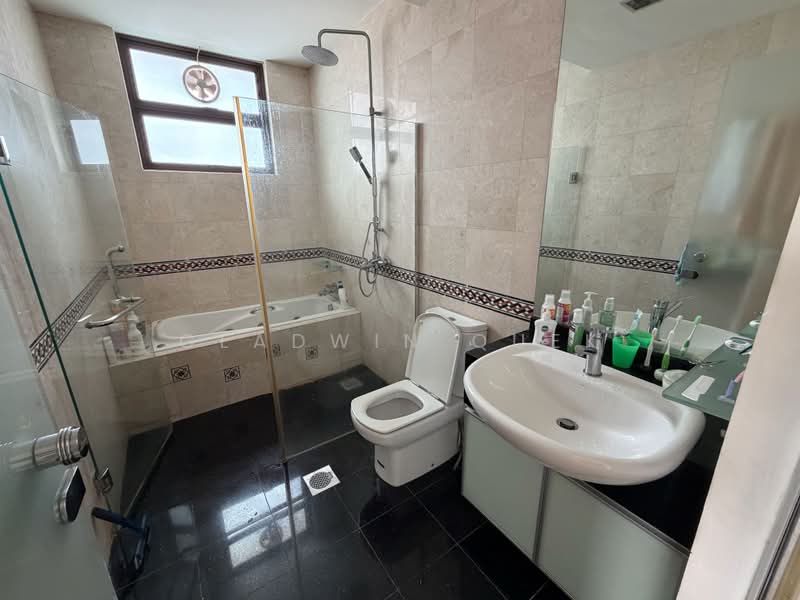 ⭐️⭐️⭐️Cheap 1km to Rosyth School Semi-D Spacious, Phillips Avenue, 6 Bedrooms, 5,000 sqft, Semi-Detached House For Sale, by Gladwin Quek, 500179561 - Bathroom - PropertyGuru.com.sg