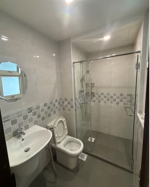 The Floravale, 240 Westwood Avenue, 4 Bedrooms, 1,292 sqft, Executive Condominium For Rent, by Philip Chong, 500179562 - Bathroom - PropertyGuru.com.sg