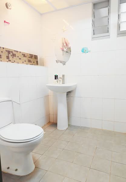 327A Anchorvale Road, 327A Anchorvale Road, 3 Bedrooms, 990 sqft, HDB Flat For Sale, by Fion Chua, 500179565 - Bathroom - PropertyGuru.com.sg