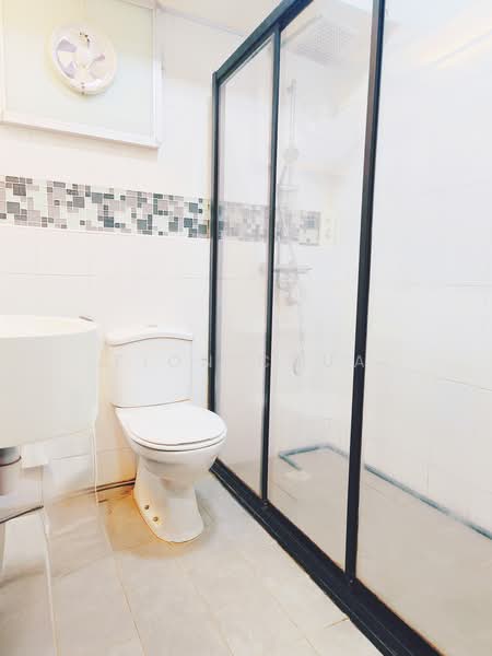 327A Anchorvale Road, 327A Anchorvale Road, 3 Bedrooms, 990 sqft, HDB Flat For Sale, by Fion Chua, 500179565 - Bathroom - PropertyGuru.com.sg