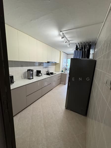 708 Hougang Avenue 2, 708 Hougang Avenue 2, Room Rental, 150 sqft, HDB Flat For Rent, by Joshua Leng (龙主阳), 500179570 - Kitchen - PropertyGuru.com.sg