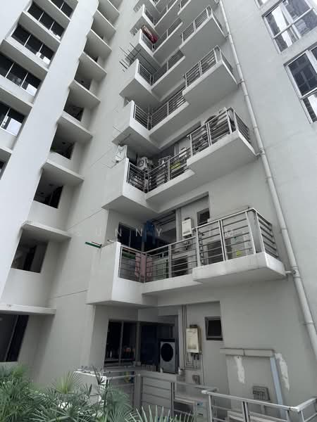 Grandeur 8, 2 Ang Mo Kio Central 3, 4 Bedrooms, 1,421 sqft, Condominium For Sale, by Sunny Lim, 500179571 - Covered laundry drying ledge at yard - PropertyGuru.com.sg