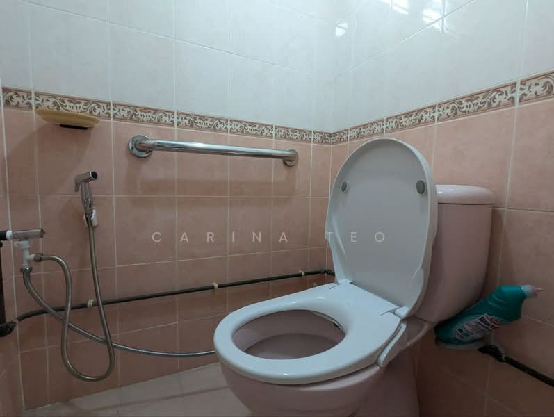 2 Holland Avenue, 2 Holland Avenue, Room Rental, 200 sqft, HDB Flat For Rent, by Carina Teo, 500179583 - Bathroom - PropertyGuru.com.sg