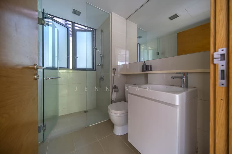 The Gale, Flora Road, 2 Bedrooms, 1,033 sqft, Condominium For Rent, by Jenn Tan, 500179588 - Bathroom - PropertyGuru.com.sg