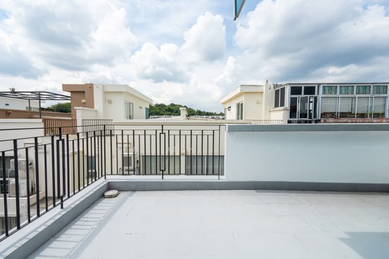 The Springside, Springside Walk, 5 Bedrooms, 3,348 sqft, Corner Terrace For Sale, by Sharon Jany, 500179598 - Exterior - PropertyGuru.com.sg