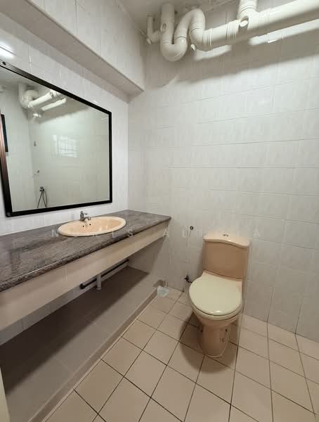 965 Hougang Avenue 9, 965 Hougang Avenue 9, 3 Bedrooms, 1,076 sqft, HDB Flat For Sale, by Nuris Alicia, 500179600 - Bathroom - PropertyGuru.com.sg