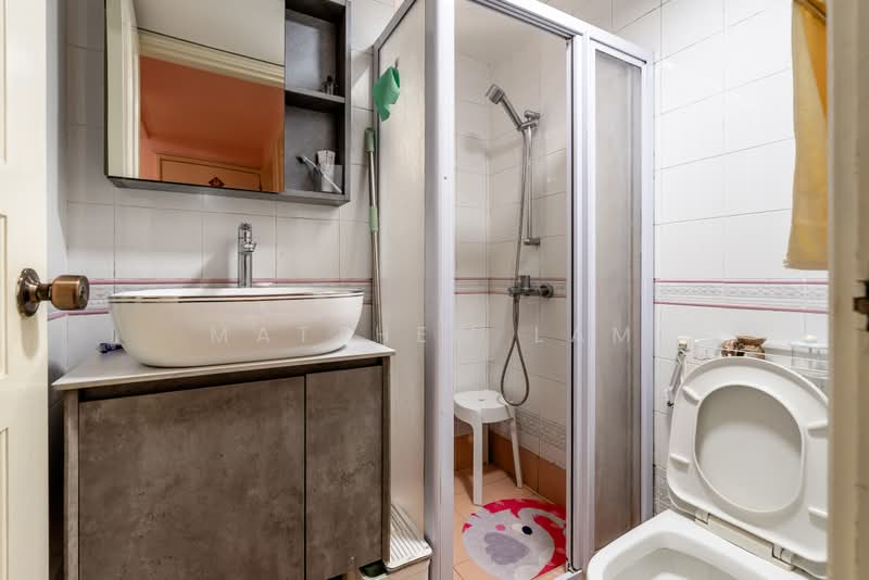 Symphony Heights, 33 Hume Avenue, 2 Bedrooms, 990 sqft, Condominium For Sale, by Matthew Lam, 500179601 - Bathroom - PropertyGuru.com.sg