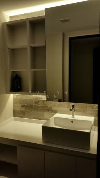 The Mayfair, 1 Jurong East Street 32, 2 Bedrooms, 893 sqft, Condominium For Sale, by Evelyn Tan, 500179604 - Bathroom - PropertyGuru.com.sg