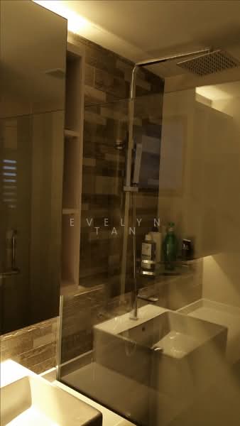 The Mayfair, 1 Jurong East Street 32, 2 Bedrooms, 893 sqft, Condominium For Sale, by Evelyn Tan, 500179604 - Bathroom - PropertyGuru.com.sg
