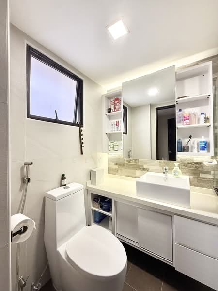 The Mayfair, 1 Jurong East Street 32, 2 Bedrooms, 893 sqft, Condominium For Sale, by Evelyn Tan, 500179604 - PropertyGuru.com.sg