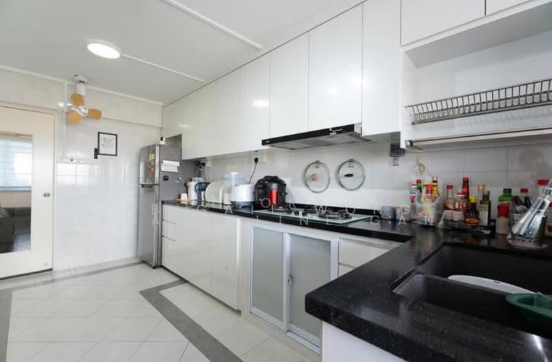 150 Simei Street 1, 150 Simei Street 1, 3 Bedrooms, 904 sqft, HDB Flat For Sale, by Abigail Wong, 500179618 - Kitchen - PropertyGuru.com.sg