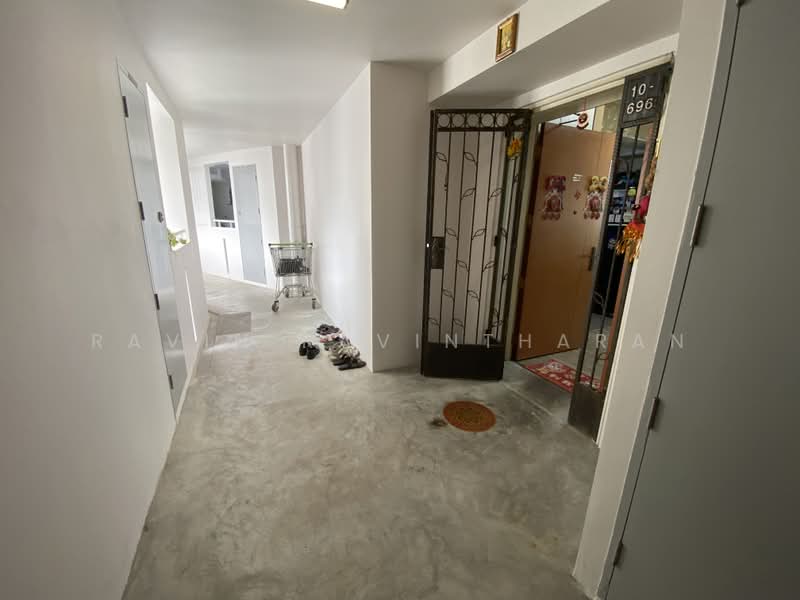 573C Woodlands Glen, 573C Woodlands Drive 16, 2 Bedrooms, 731 sqft, HDB Flat For Sale, by RAVIN RAVINTHARAN, 500179627 - Entrance - PropertyGuru.com.sg