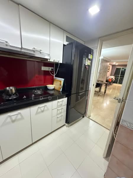 Hougang Green, 5 Buangkok Green, 3 Bedrooms, 1,171 sqft, Apartment For Sale, by Eddie Tan, 500179637 - Kitchen - PropertyGuru.com.sg