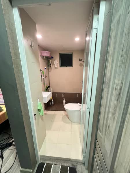 Hougang Green, 5 Buangkok Green, 3 Bedrooms, 1,171 sqft, Apartment For Sale, by Eddie Tan, 500179637 - Bathroom - PropertyGuru.com.sg