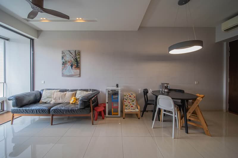 D'Nest, 129 Pasir Ris Grove, 2 Bedrooms, 753 sqft, Condominium For Sale, by Denise Tan, 500179647 - Living Room - PropertyGuru.com.sg