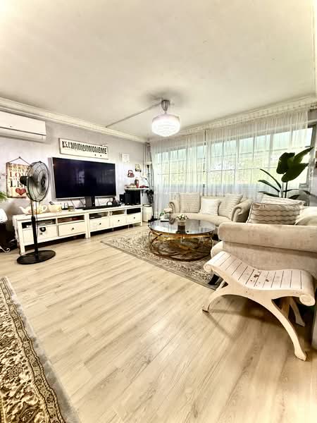 802 Woodlands Street 81, 802 Woodlands Street 81, 3 Bedrooms, 1,302 sqft, HDB Flat For Sale, by Ridhuan Abdullah, 500179650 - Living Room - PropertyGuru.com.sg