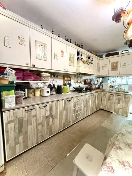 802 Woodlands Street 81, 802 Woodlands Street 81, 3 Bedrooms, 1,302 sqft, HDB Flat For Sale, by Ridhuan Abdullah, 500179650 - Kitchen - PropertyGuru.com.sg