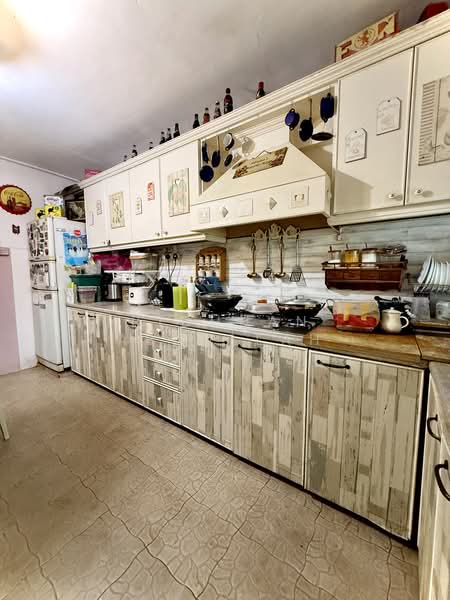 802 Woodlands Street 81, 802 Woodlands Street 81, 3 Bedrooms, 1,302 sqft, HDB Flat For Sale, by Ridhuan Abdullah, 500179650 - Kitchen - PropertyGuru.com.sg