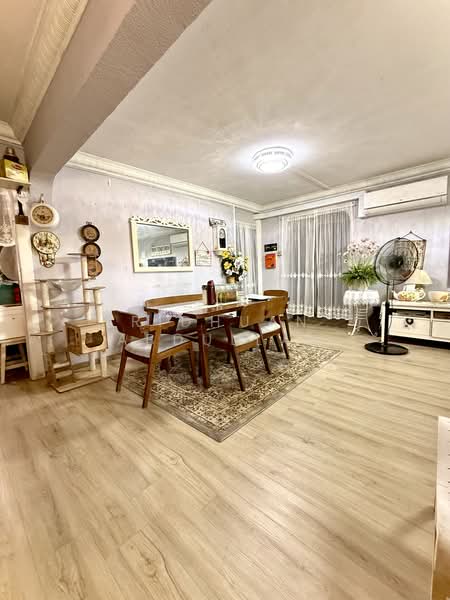 802 Woodlands Street 81, 802 Woodlands Street 81, 3 Bedrooms, 1,302 sqft, HDB Flat For Sale, by Ridhuan Abdullah, 500179650 - Dining Room - PropertyGuru.com.sg